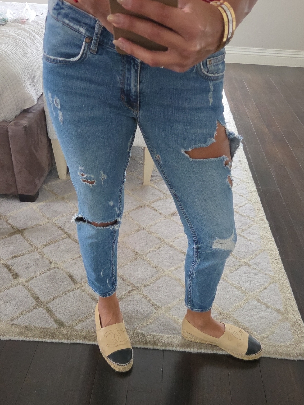 WOMEN'S ZARA CLASSIC BLUE RIPPED JEANS DENIM PANTS $90 SZ 6 Relaxed Fit